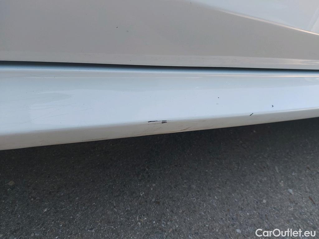  Toyota  Yaris TOYOTA  / 2020 / 5P / berlina con portón 1.5 120H Business Plus #12