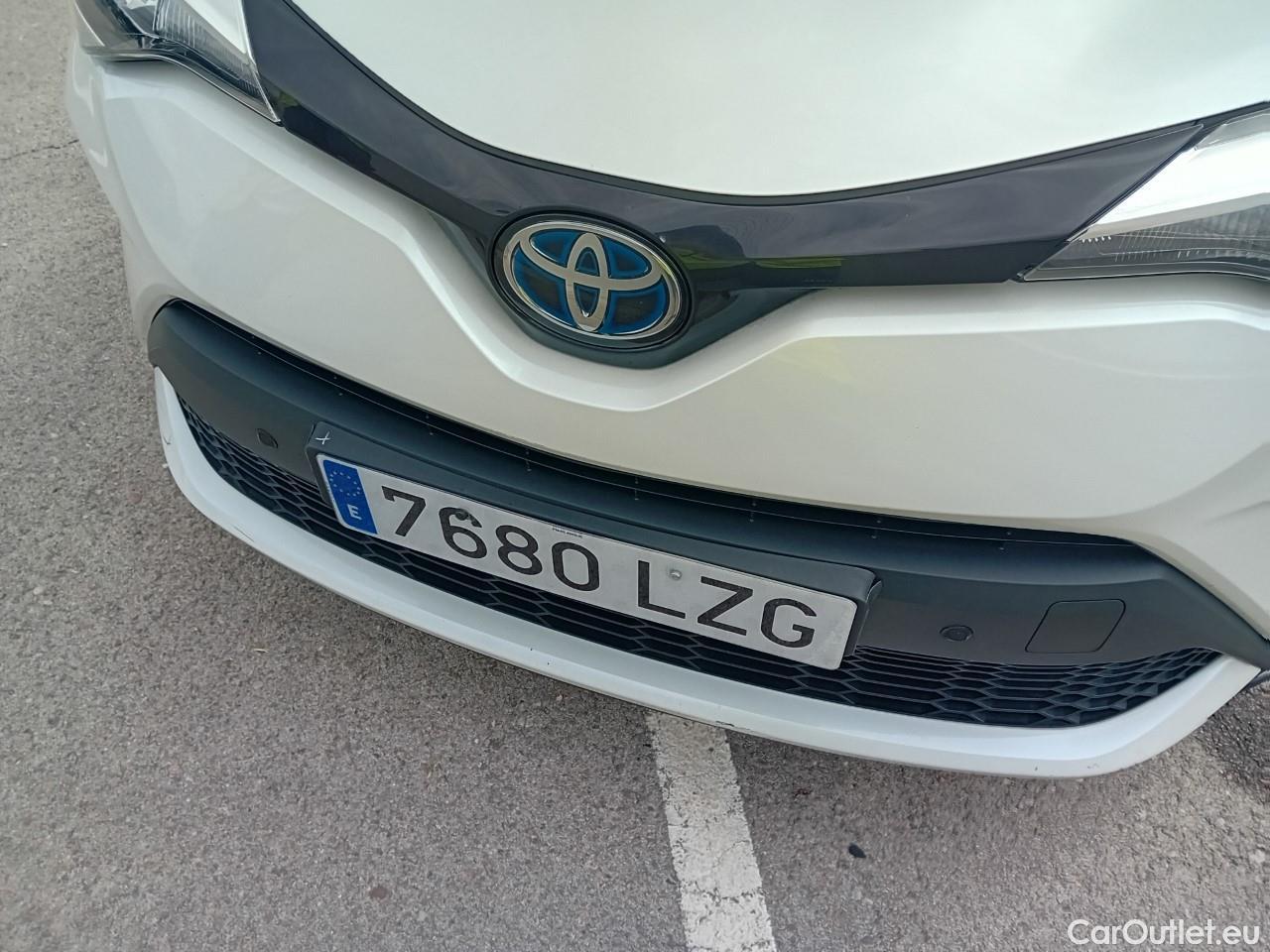  Toyota  C-HR TOYOTA  / 2019 / 5P / todoterreno 2.0 180H Advance #4
