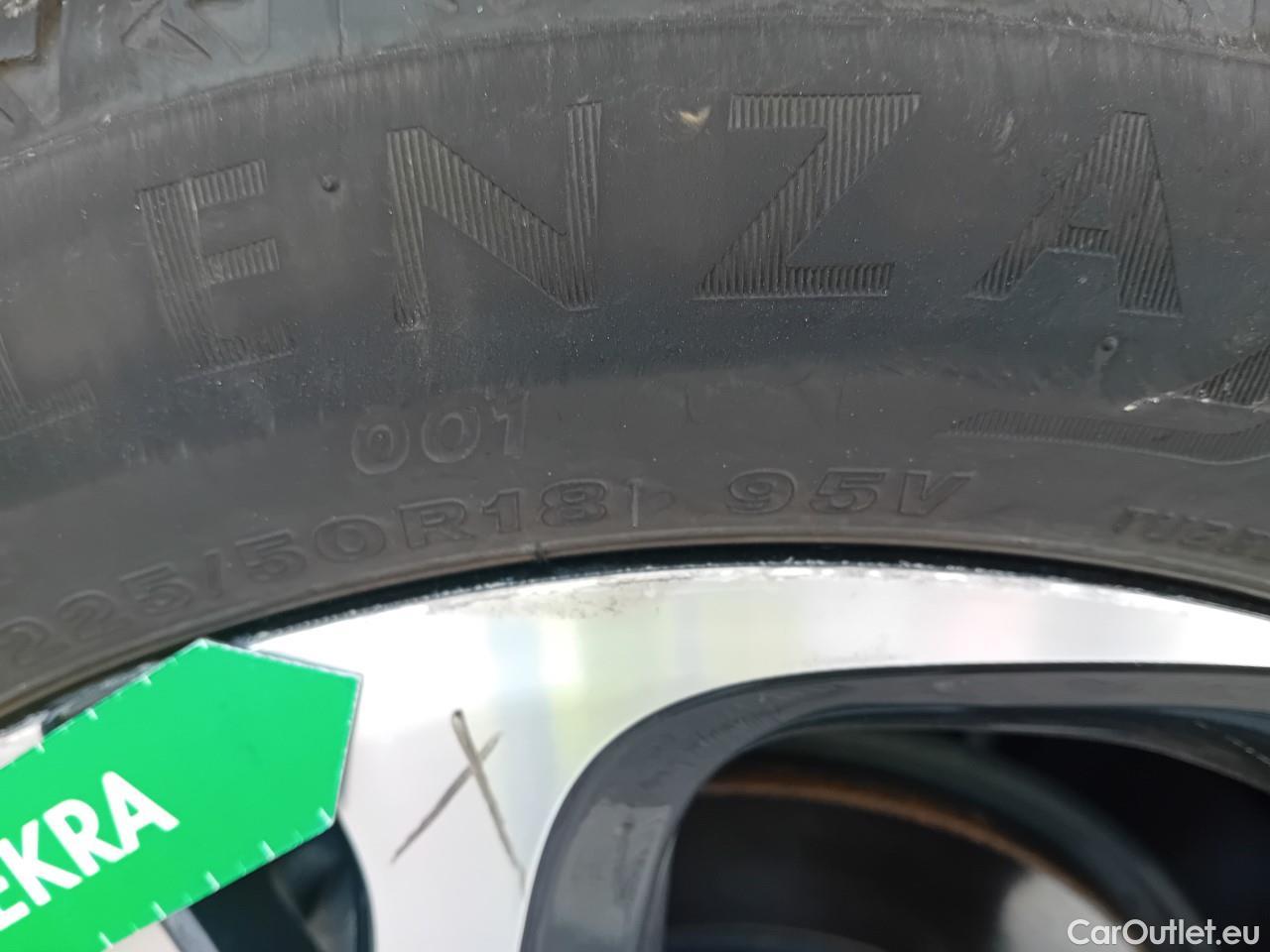  Toyota  C-HR TOYOTA  / 2019 / 5P / todoterreno 2.0 180H Advance #21