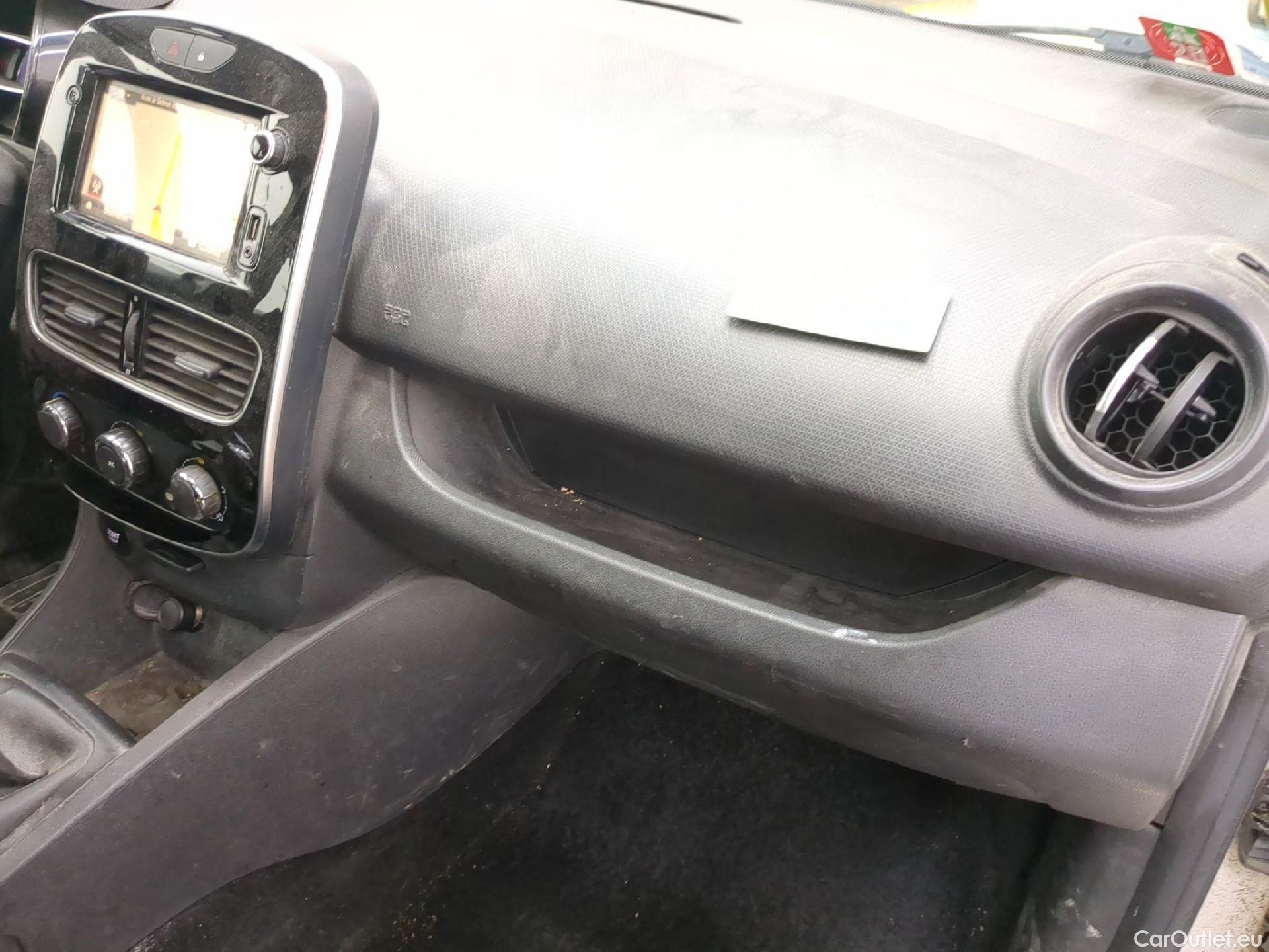  Renault  Clio RENAULT  Société VU 5p Berline Air dCi 75 - 18 #87