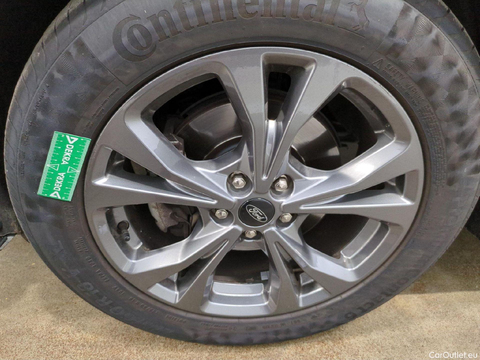  Ford  Kuga FORD  / 2019 / 5P / SUV 1.5 EcoBlue 120 Powershit St-Line Busin #24
