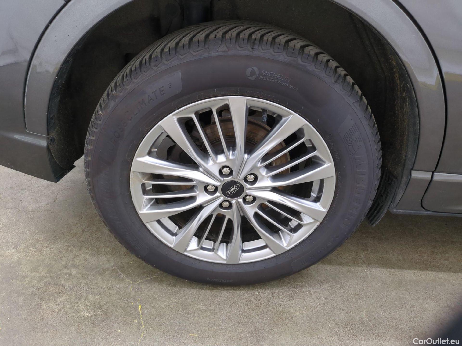  Ford  Kuga FORD  / 2019 / 5P / SUV 2.5 190 hybrid Flexifuel Pshift Vignale #13