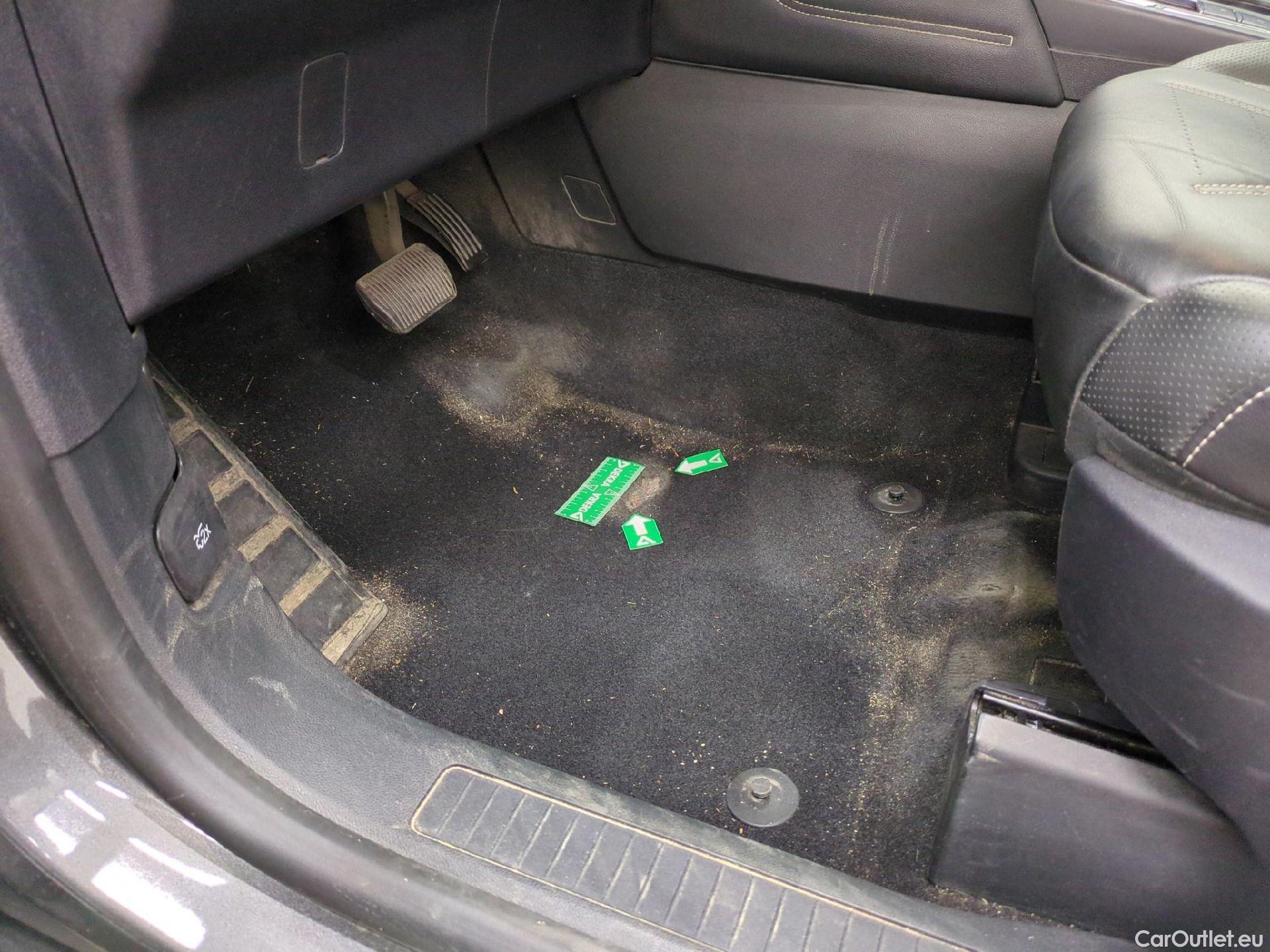  Ford  Kuga FORD  / 2019 / 5P / SUV 2.5 190 hybrid Flexifuel Pshift Vignale #2