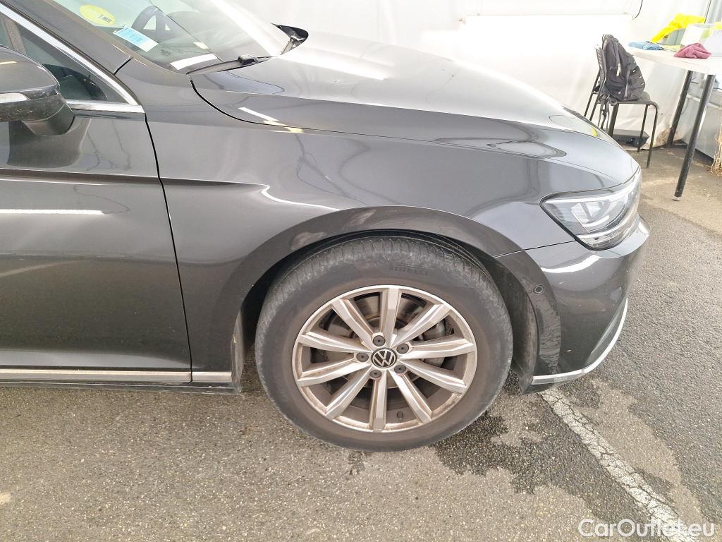  Volkswagen  Passat VOLKSWAGEN  SW / 2019 / 5P / Break 2.0 TDI 150 SCR DSG7 SW LOUNGE #24