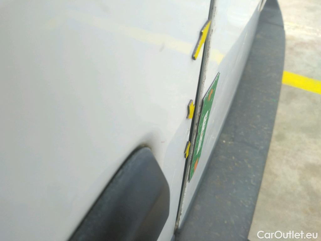  Volkswagen  Crafter VOLKSWAGEN  / 2017 / 4P / Fourgon tôlé 2.0 TDI 140 35 L4H3 Procab Business Line #81