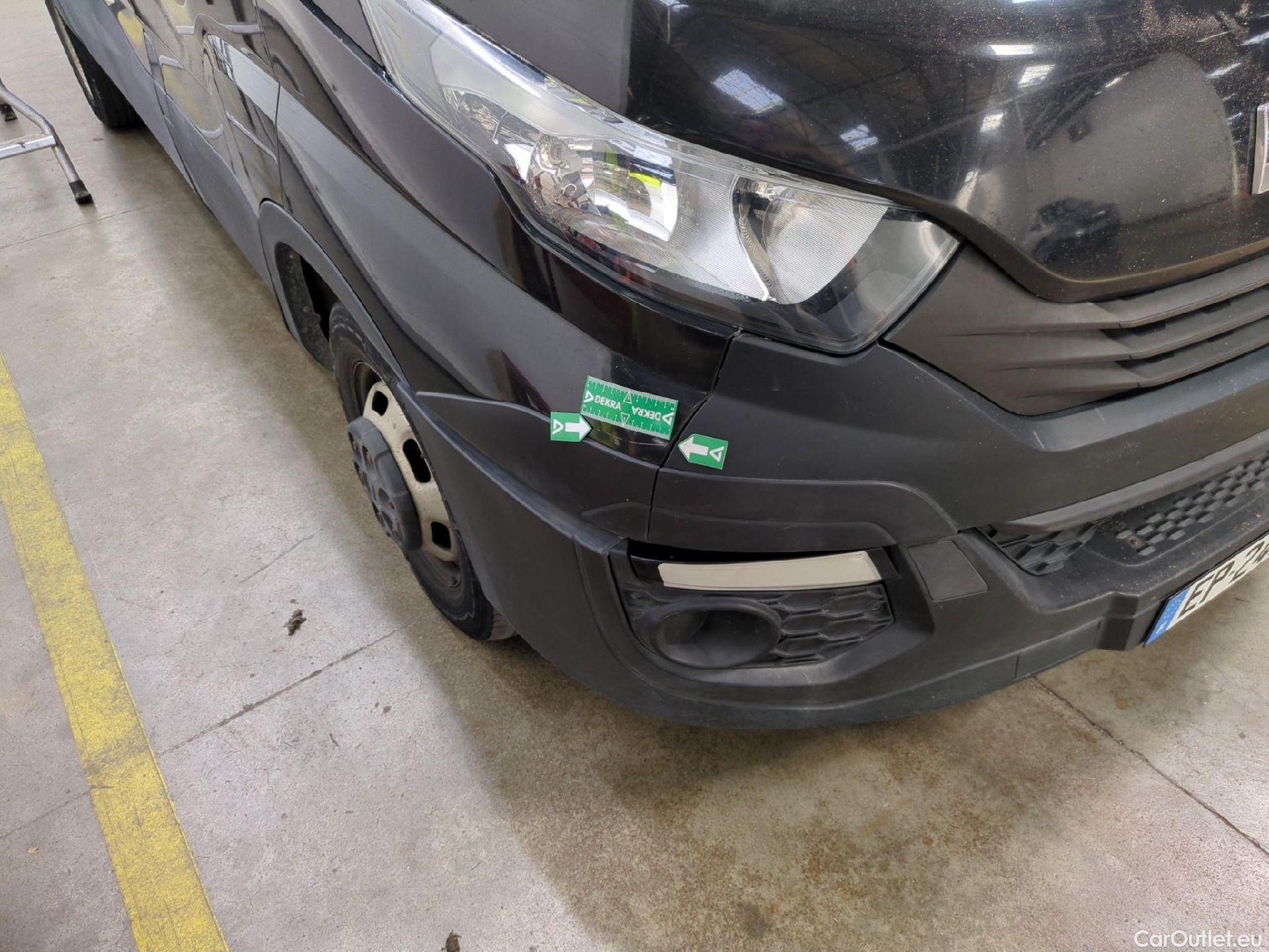  Iveco  Daily IVECO  VU 4p Fourgon 3.0 35C18 V12 H2 3520L #25