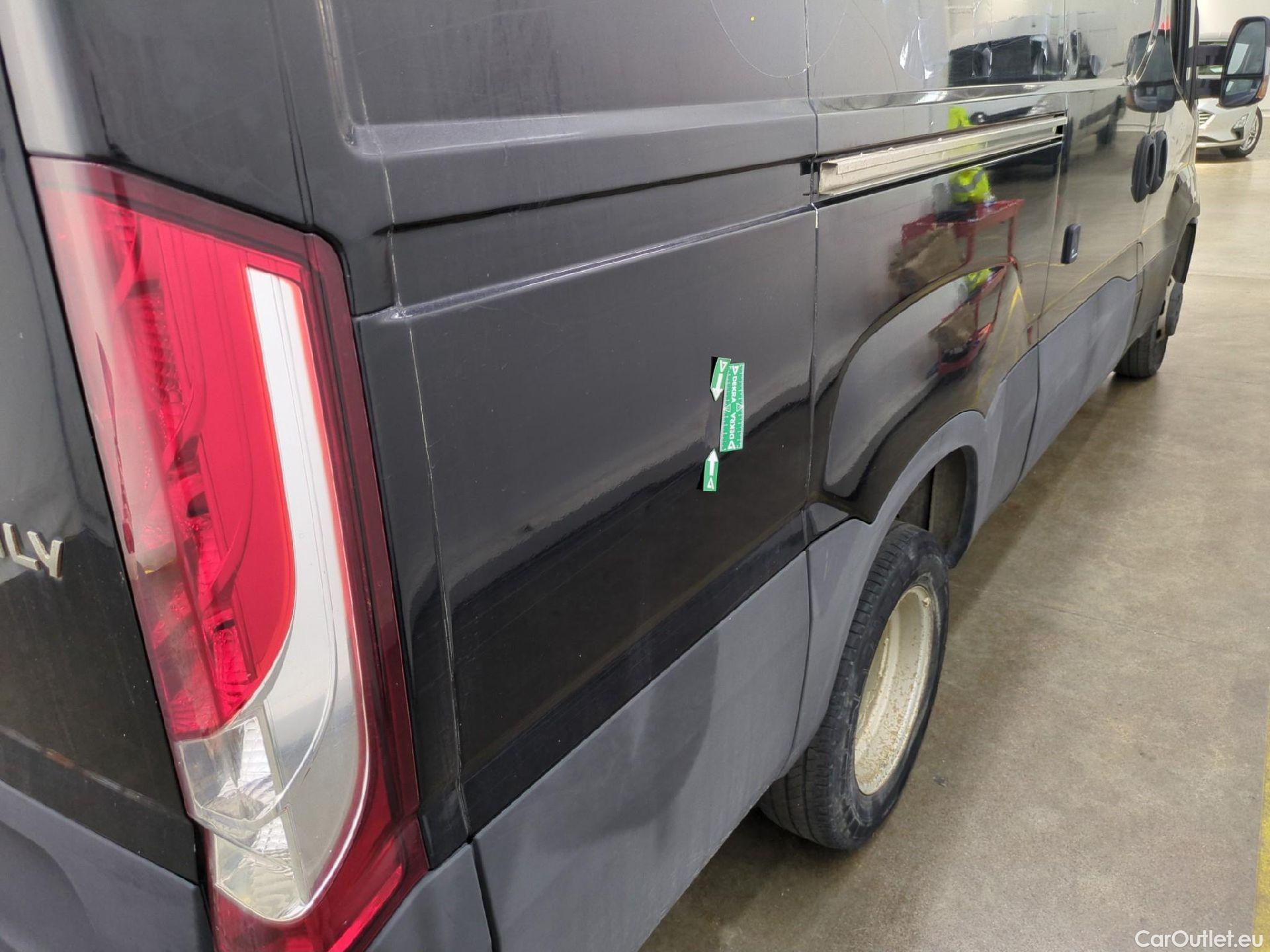  Iveco  Daily IVECO  VU 4p Fourgon 3.0 35C18 V12 H2 3520L #10