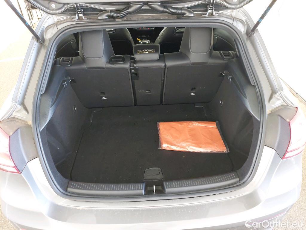 Mercedes  A-Klasse MERCEDES-BENZ Classe A 5p Berline A 180 AMG Line #25