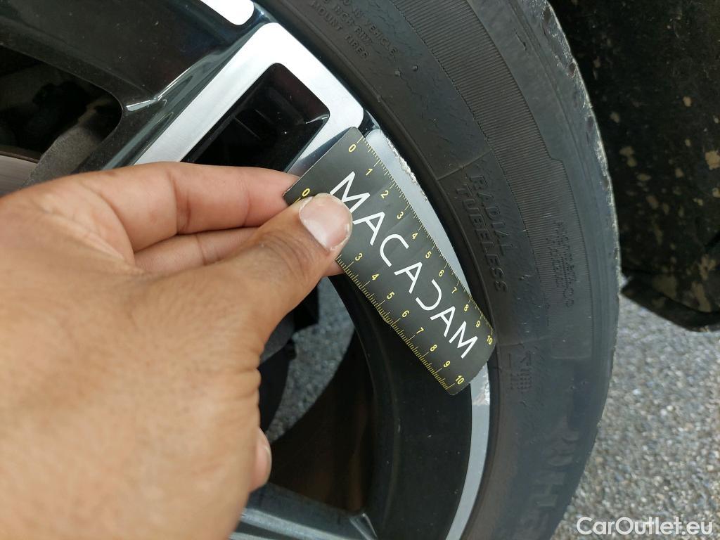  Mercedes  A-Klasse MERCEDES-BENZ Classe A 5p Berline A 180 AMG Line #80