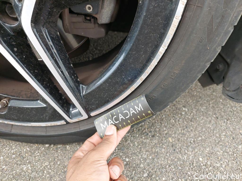  Mercedes  A-Klasse MERCEDES-BENZ Classe A 5p Berline A 180 AMG Line #60