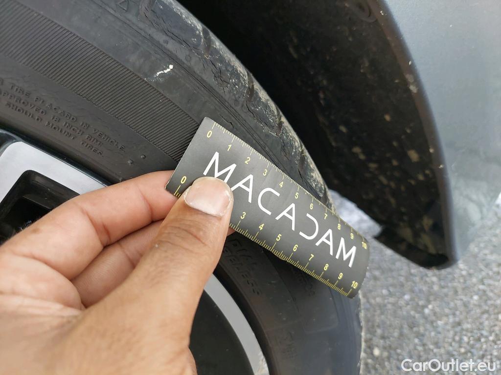  Mercedes  A-Klasse MERCEDES-BENZ Classe A 5p Berline A 180 AMG Line #41
