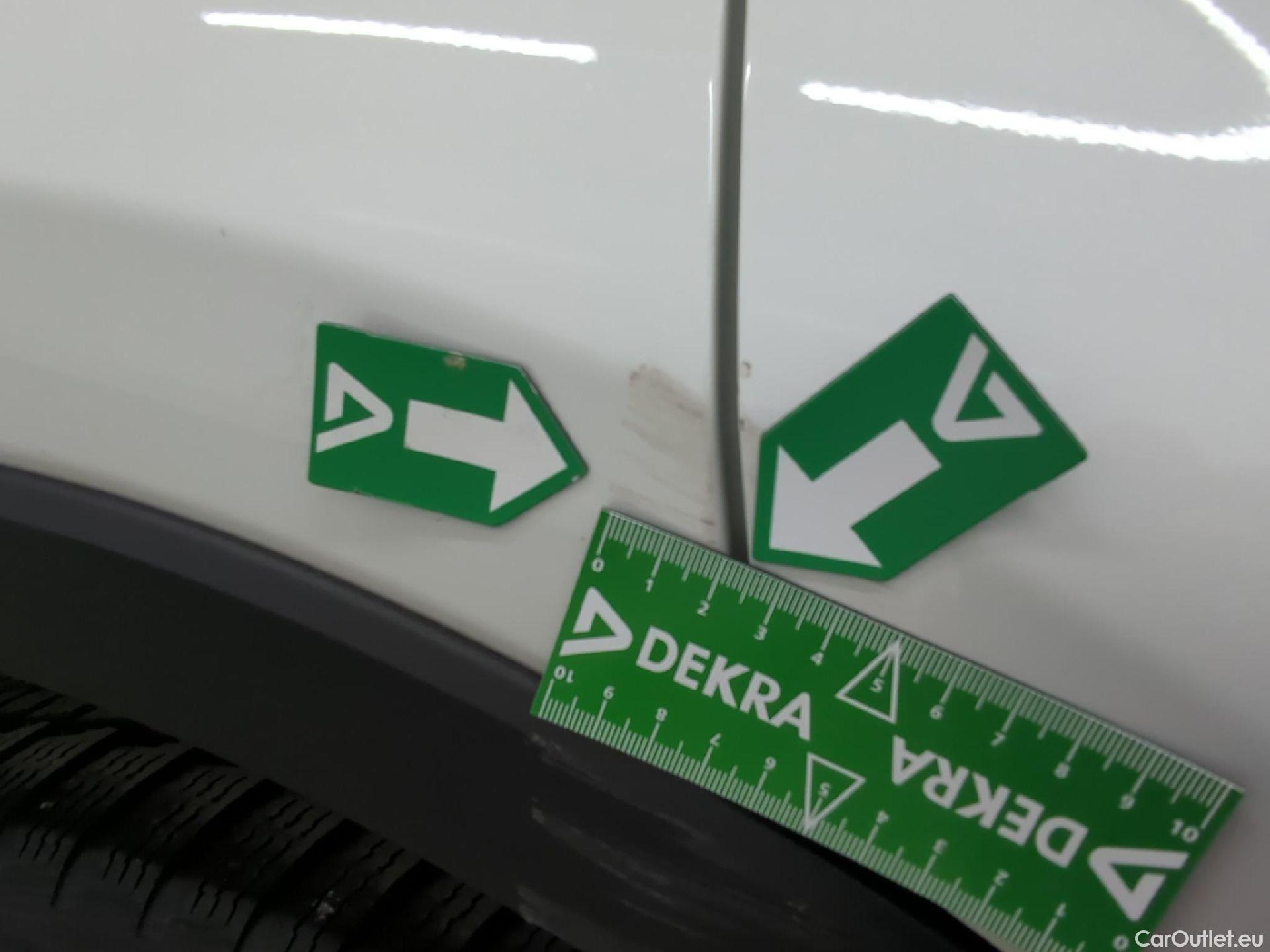  Toyota  C-HR TOYOTA  / 2016 / 5P / SUV 1.8 HYBRIDE 122 DISTINCTIVE #21