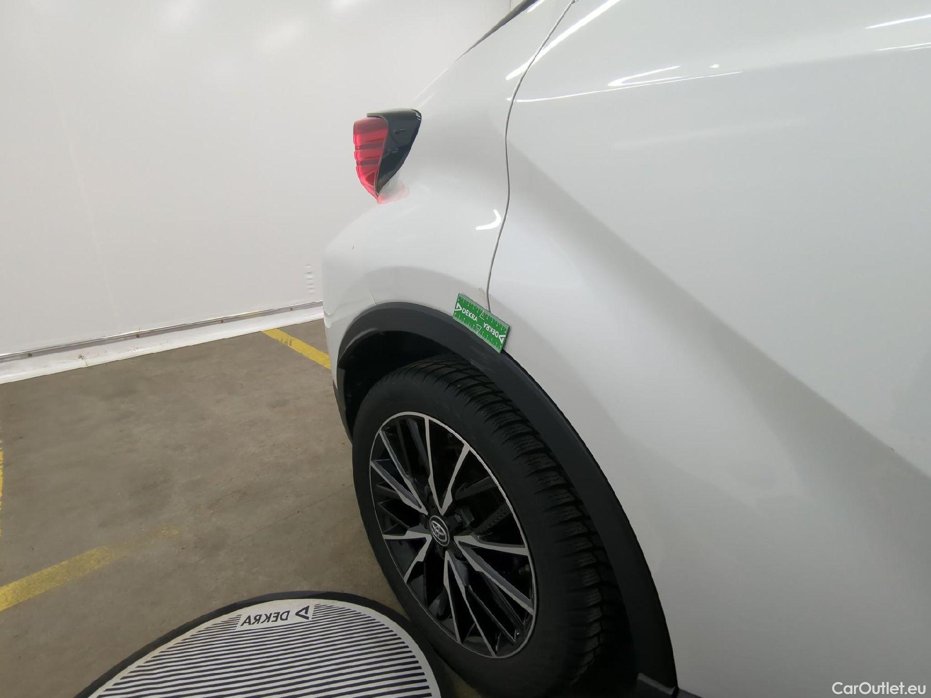  Toyota  C-HR TOYOTA  / 2016 / 5P / SUV 1.8 HYBRIDE 122 DISTINCTIVE #19