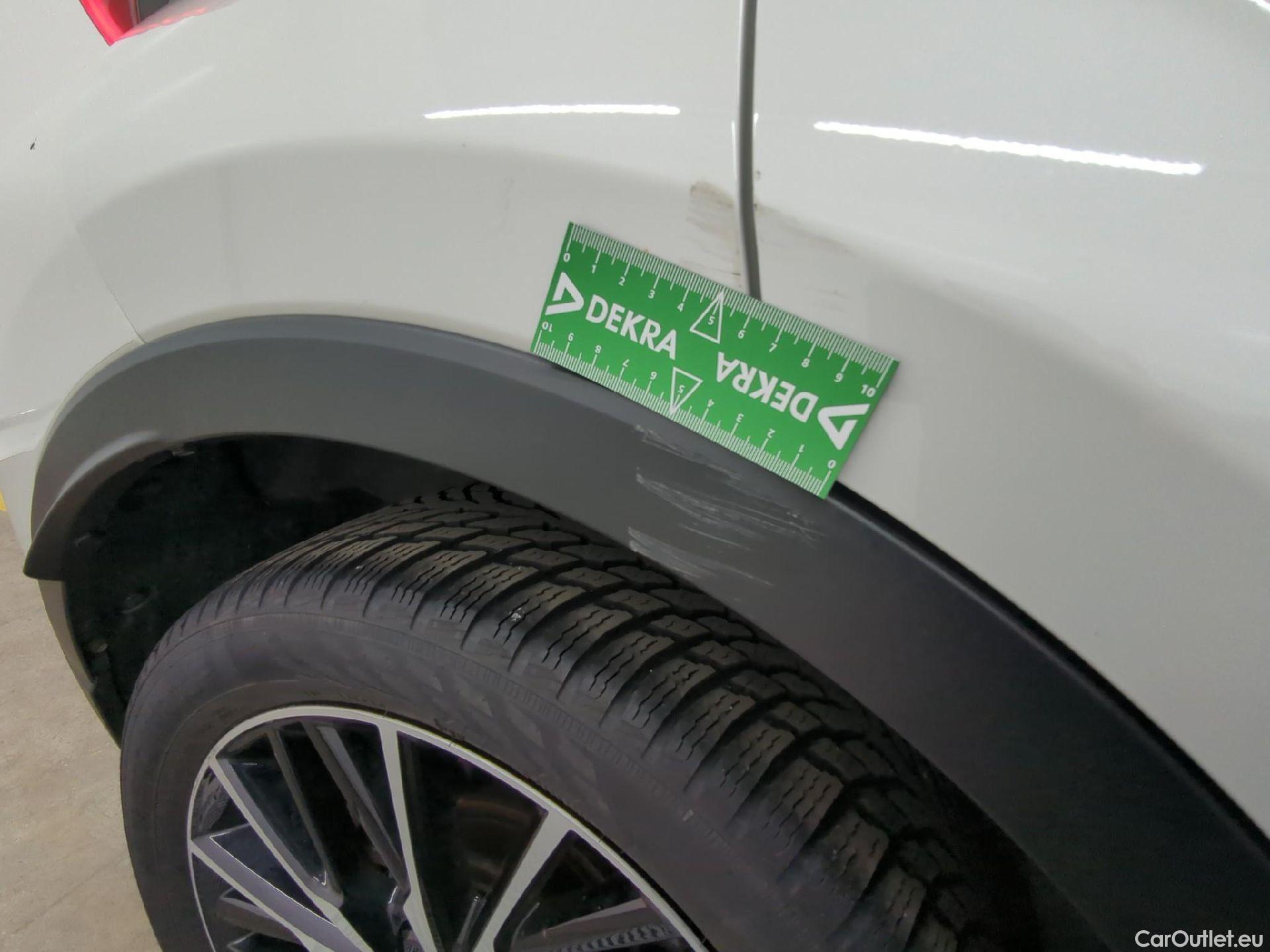  Toyota  C-HR TOYOTA  / 2016 / 5P / SUV 1.8 HYBRIDE 122 DISTINCTIVE #20