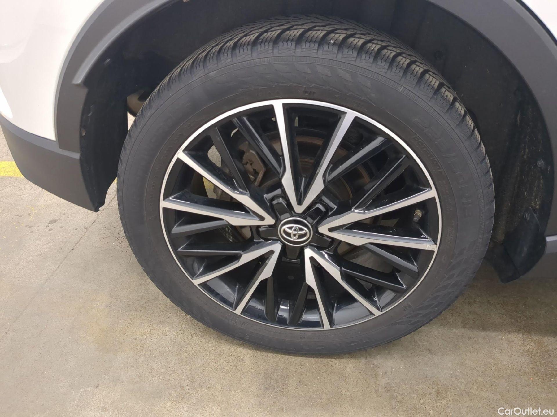  Toyota  C-HR TOYOTA  / 2016 / 5P / SUV 1.8 HYBRIDE 122 DISTINCTIVE #5
