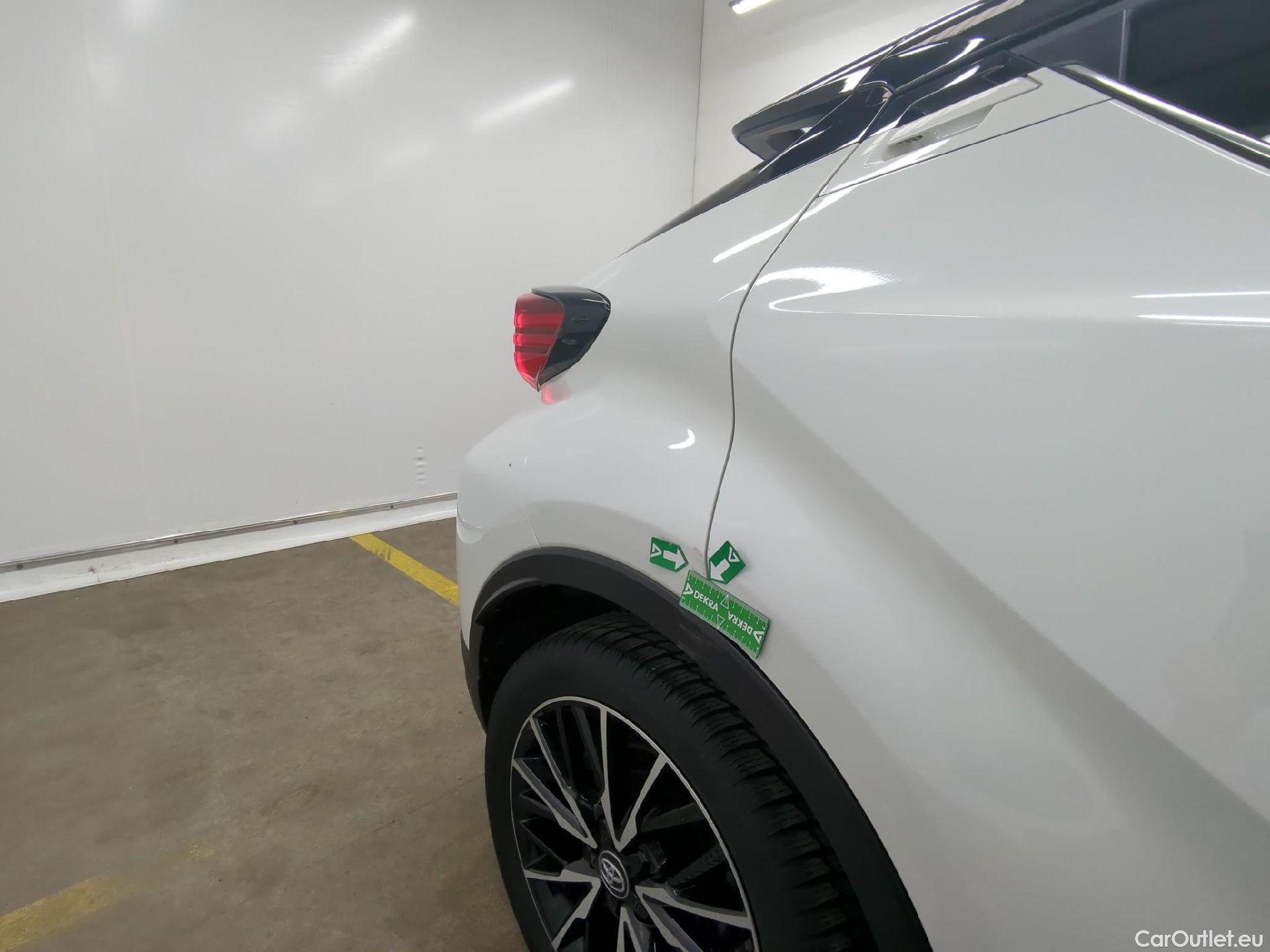  Toyota  C-HR TOYOTA  / 2016 / 5P / SUV 1.8 HYBRIDE 122 DISTINCTIVE #22