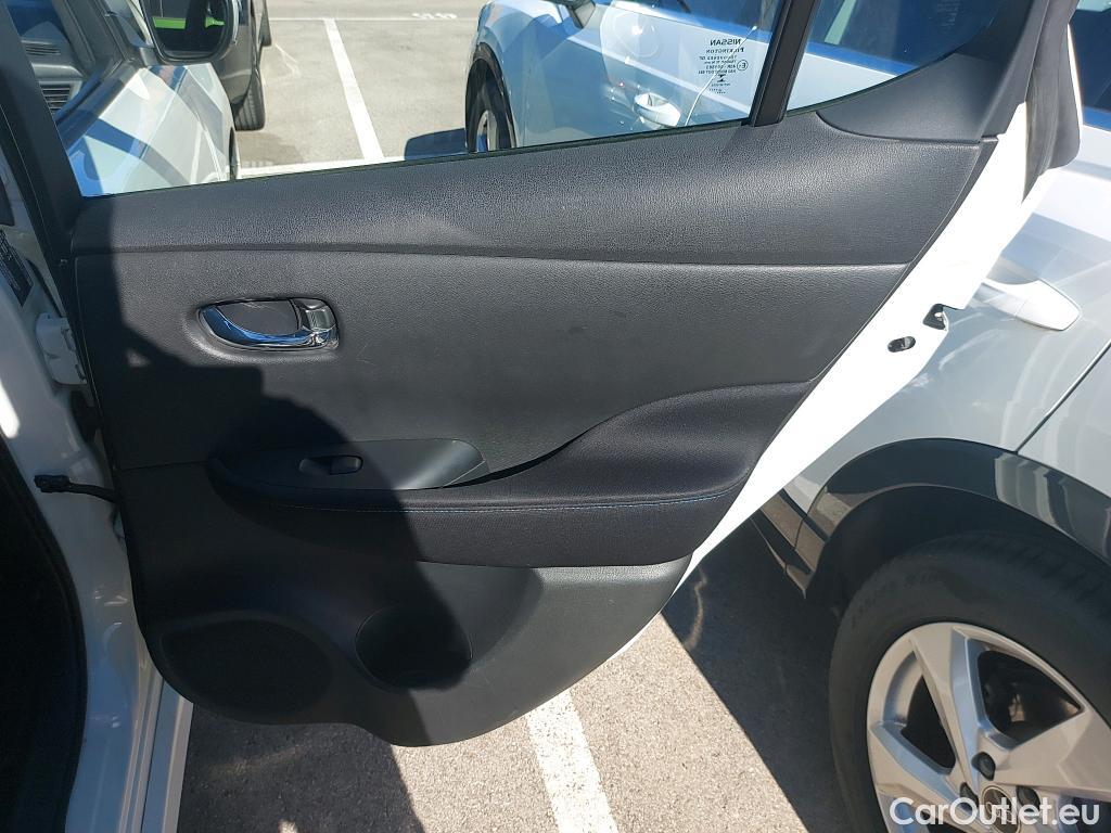  Nissan  Leaf NISSAN  / 2017 / 5P / berlina con portón 40kWh Acenta #17
