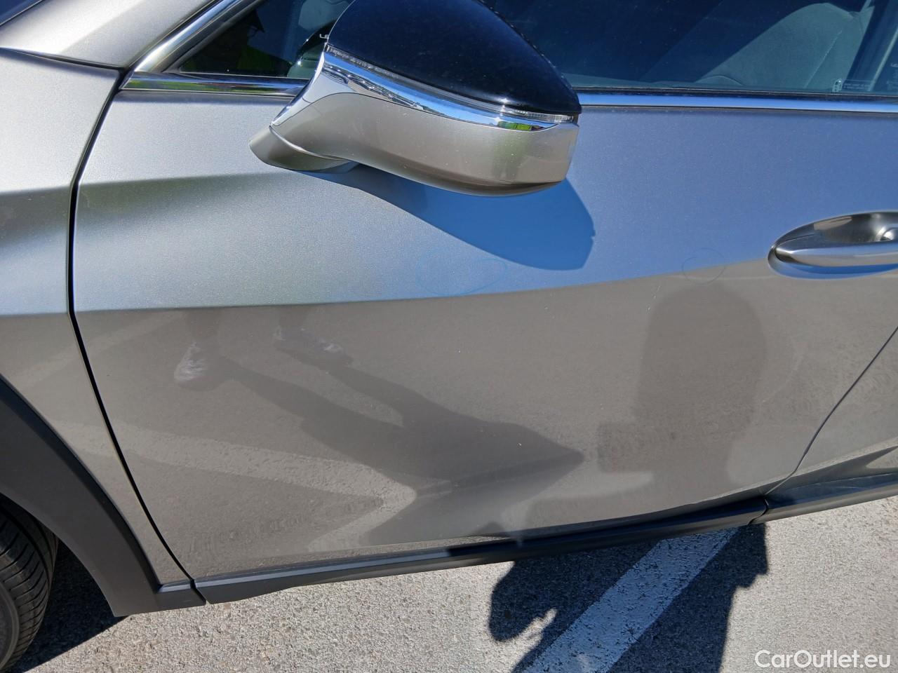  Lexus  UX LEXUS  / 2018 / 5P / todoterreno 2.0 250h Business (AC2) #25