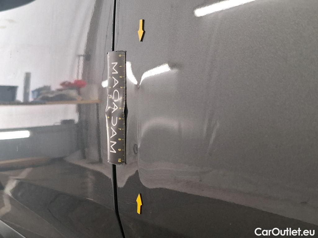  Citroen  C4 Cactus CITROEN  / 2017 / 5P / Berline PureTech 130 S&S EAT6 Shine #3