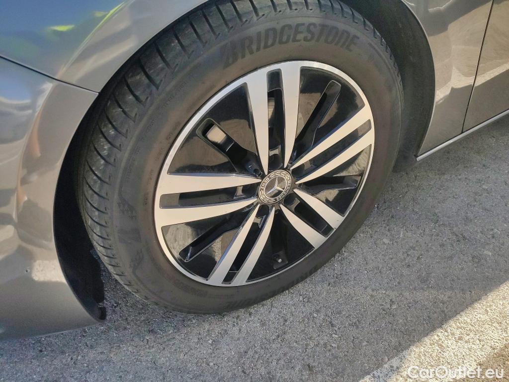  Mercedes  A-Klasse Clase A Sedán A 200 d (117.112) 150CV AT8 E6d #3