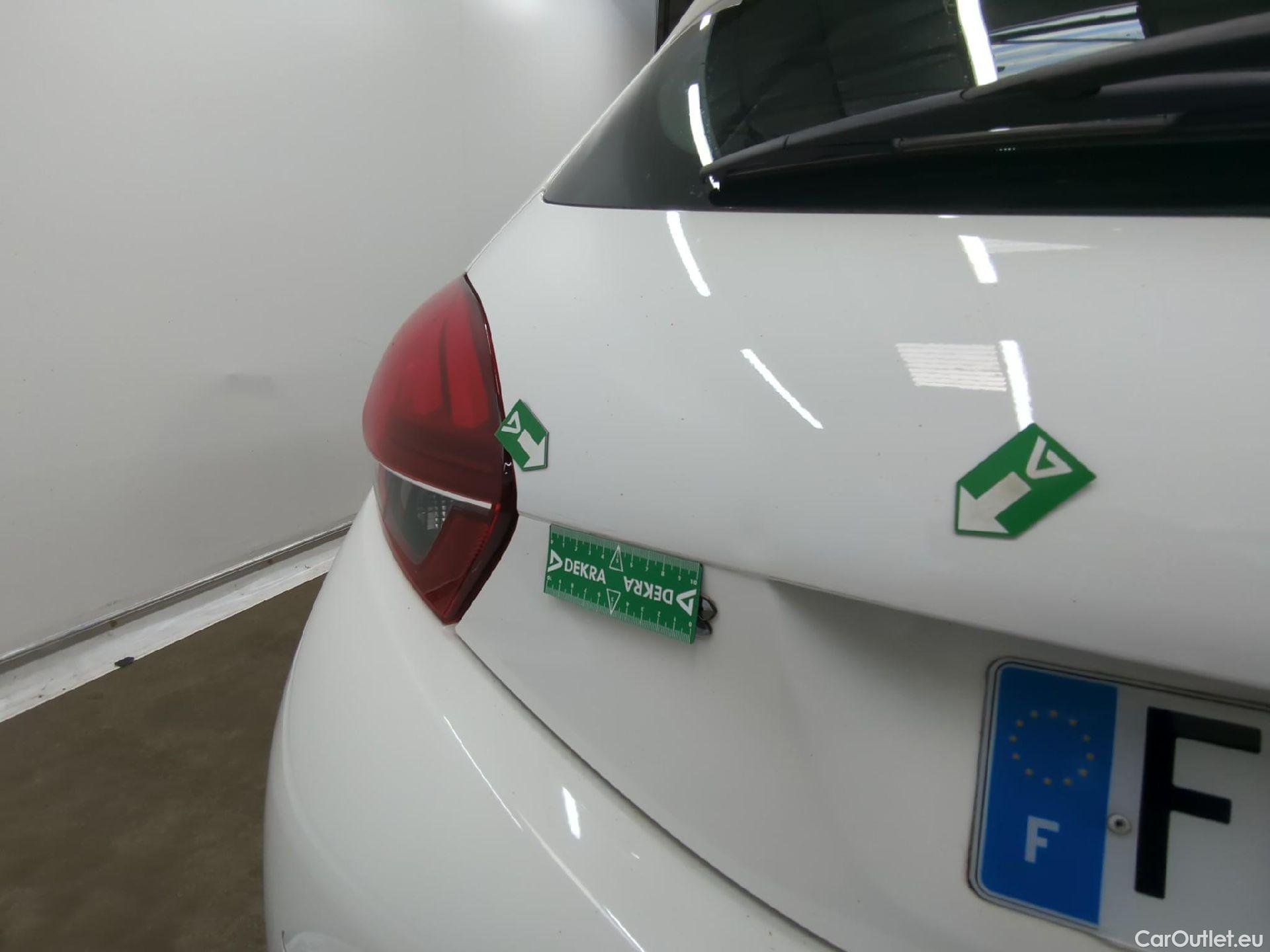  Peugeot  208  Affaire Premium Pack 1.2 80CV BVM5 E6dT #43