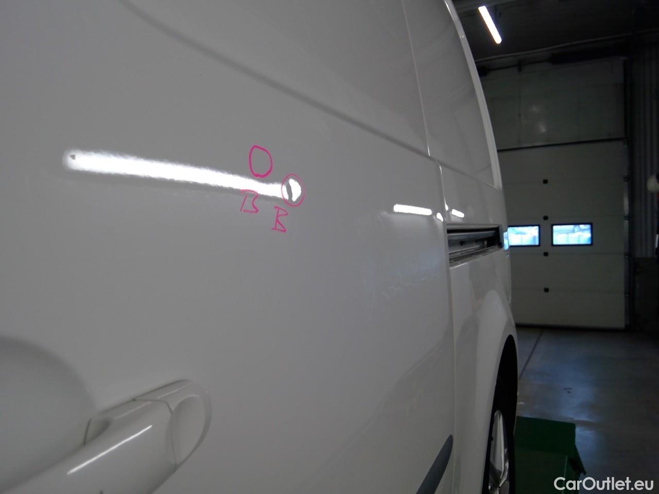  Volkswagen  Caddy  TDI 75 Maxi Aut #8