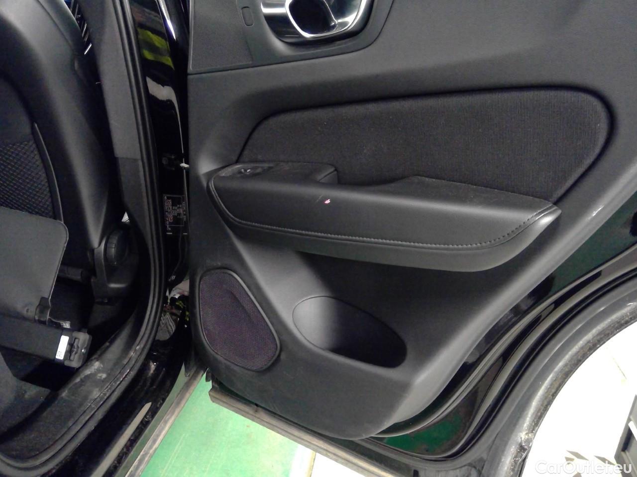  Volvo  XC60  B4D 4WD Mo Ad SE Park Aut #23