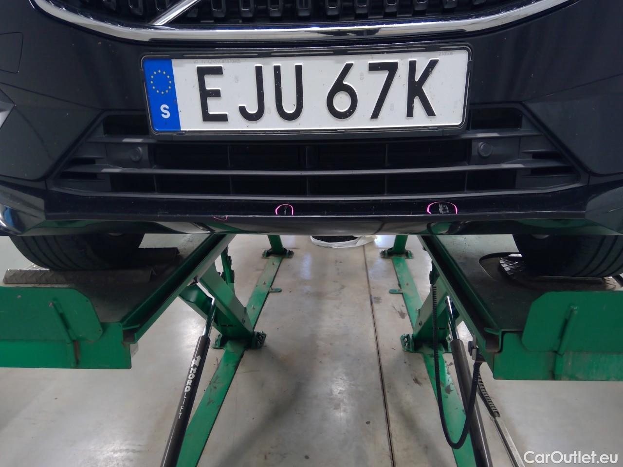 Volvo  XC60  B4D 4WD Mo Ad SE Park Aut #4