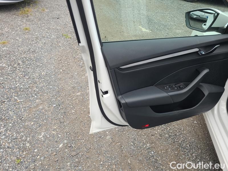  Skoda  Octavia  Combi (NX3)(2020) Oct.Com.1.5e-TEC 110 Ambit.AT #4