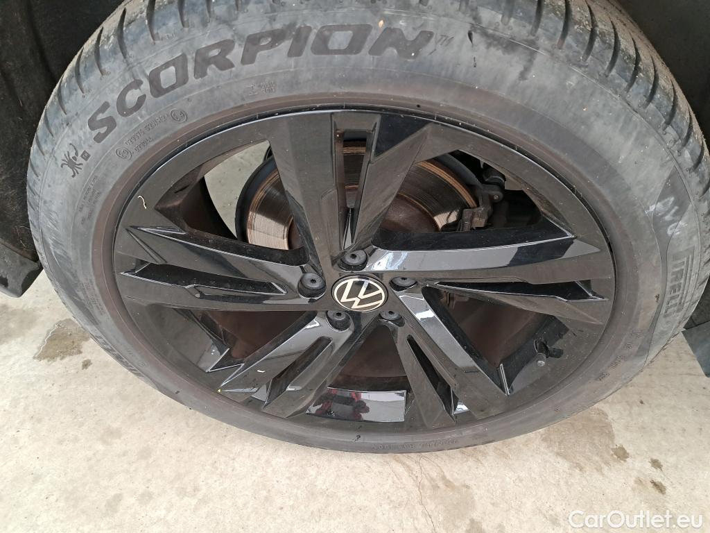  Volkswagen  Tiguan VOLKSWAGEN  / 2020 / 5P / SUV 2.0 TDI 150 DSG7 R-Line #4