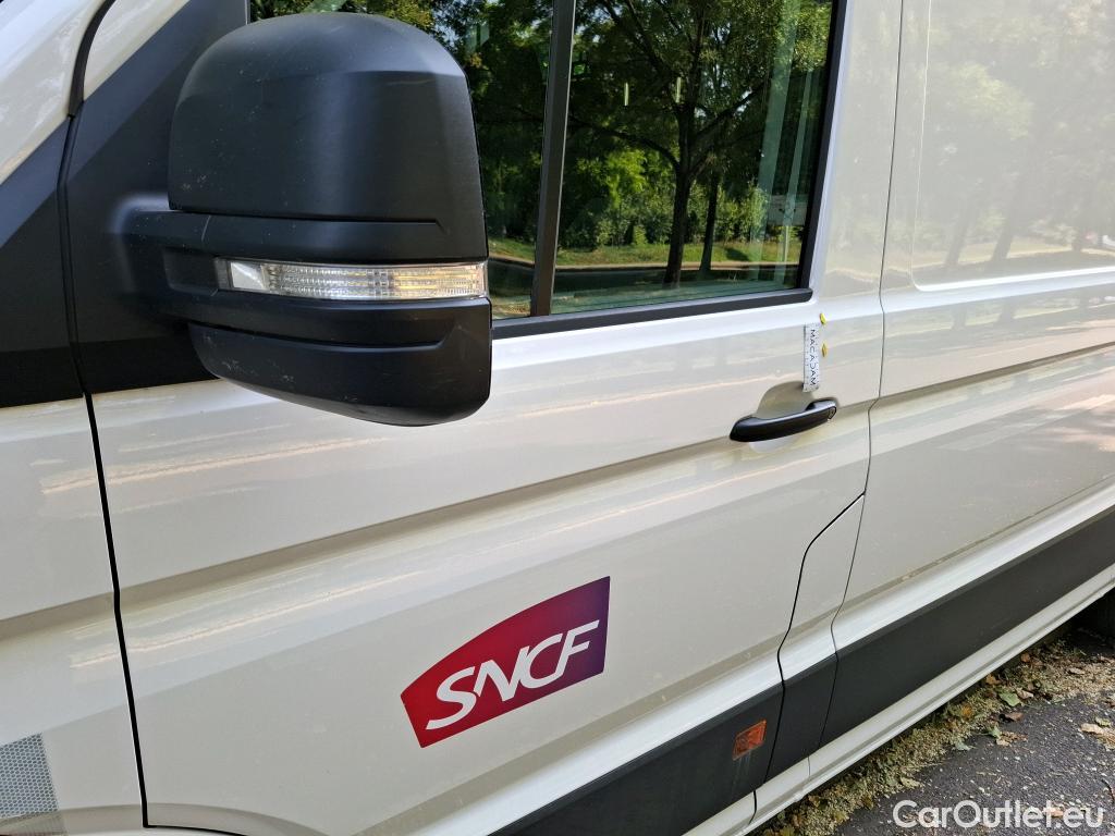  Volkswagen  Crafter  Fourgon Fourgon 35 mittlerer Radstand mit Hochdach FWD 2.0 140CV BVM6 #1