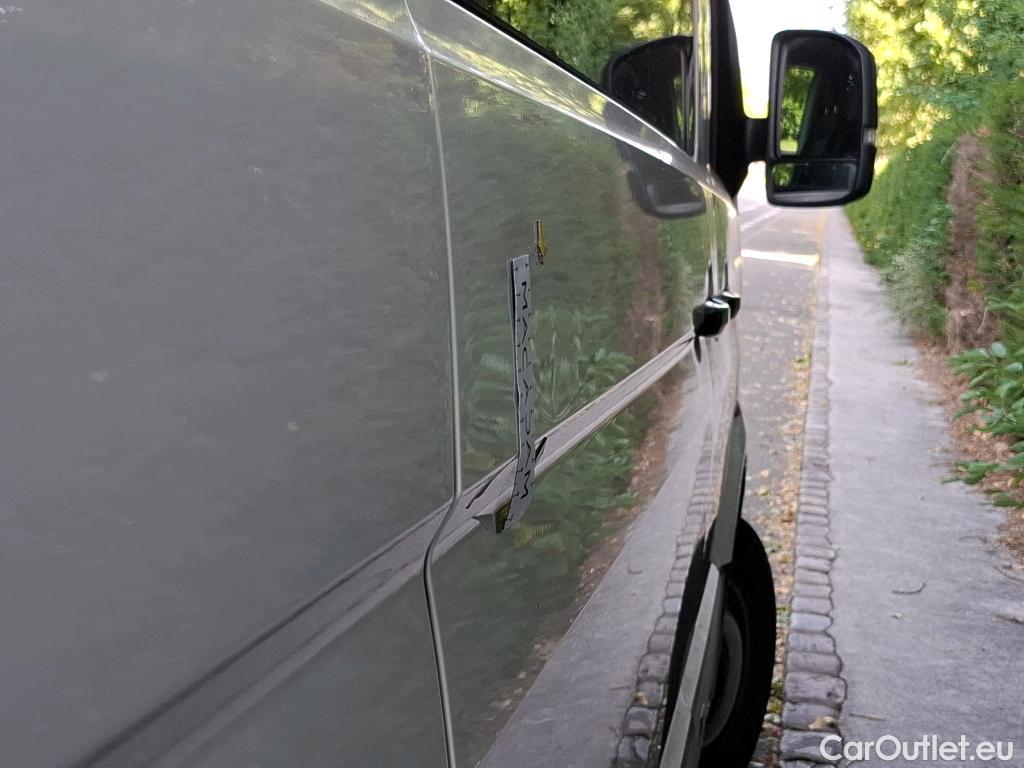  Volkswagen  Crafter  Fourgon Fourgon 35 mittlerer Radstand mit Hochdach FWD 2.0 140CV BVM6 #11