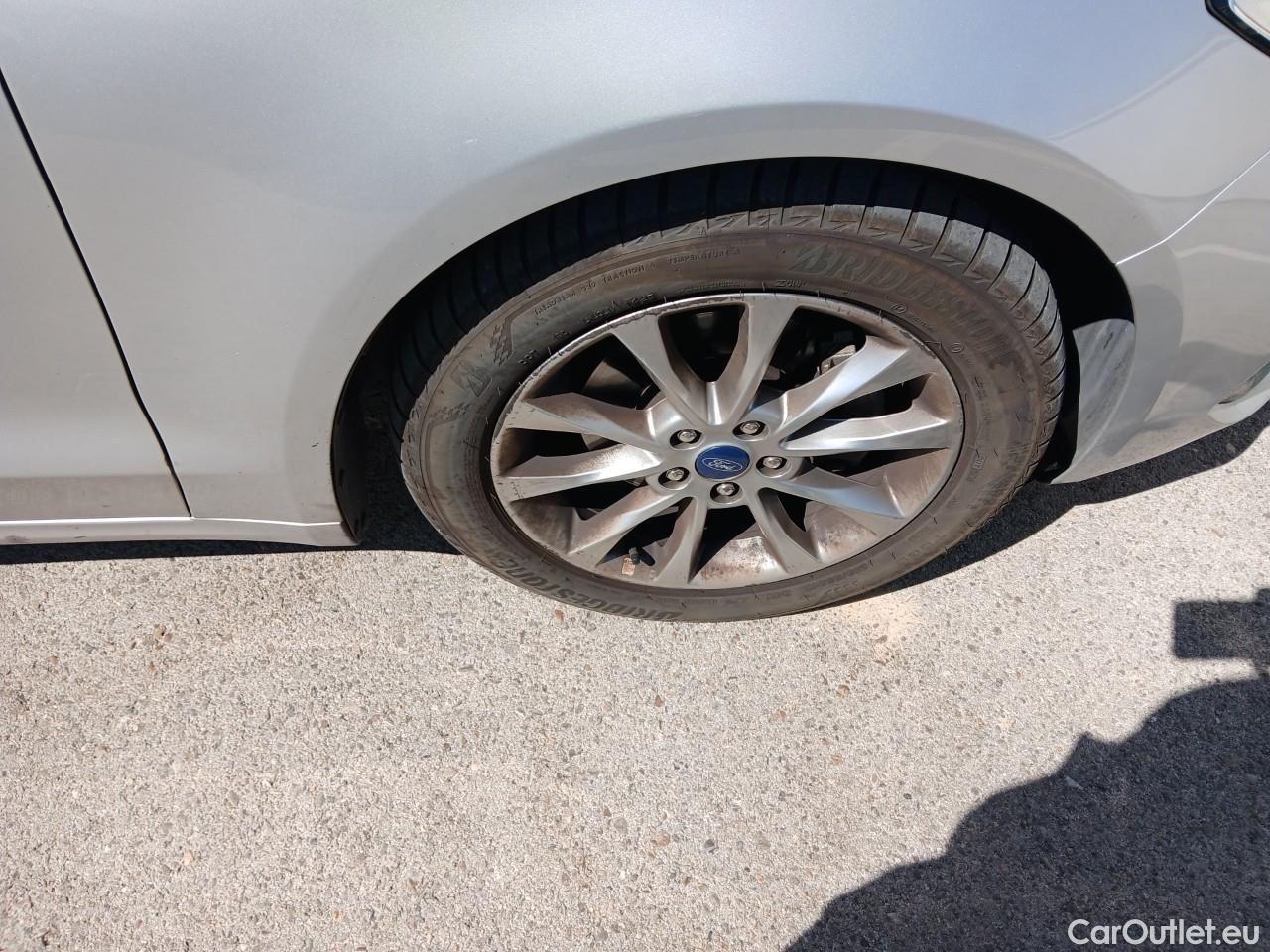  Ford  Mondeo FORD  / 2014 / 5P / berlina con portón 2.0 TDCi 110kW (150CV) Titanium 235 #7