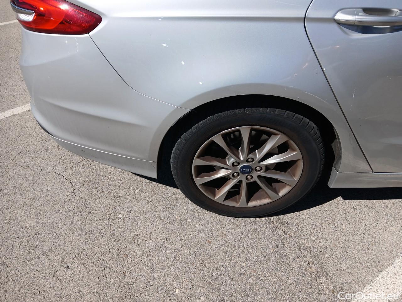  Ford  Mondeo FORD  / 2014 / 5P / berlina con portón 2.0 TDCi 110kW (150CV) Titanium 235 #5