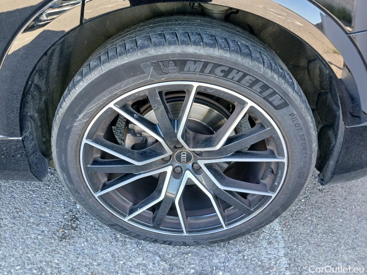  Audi  Q8 AUDI  / 2018 / 5P / todoterreno 55 TFSIe 280kW Black L quattro tiptronic #16