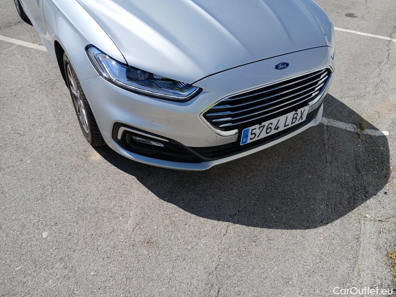  Ford  Mondeo FORD  / 2014 / 5P / berlina con portón 2.0 TDCi 110kW (150CV) Titanium 235 #9