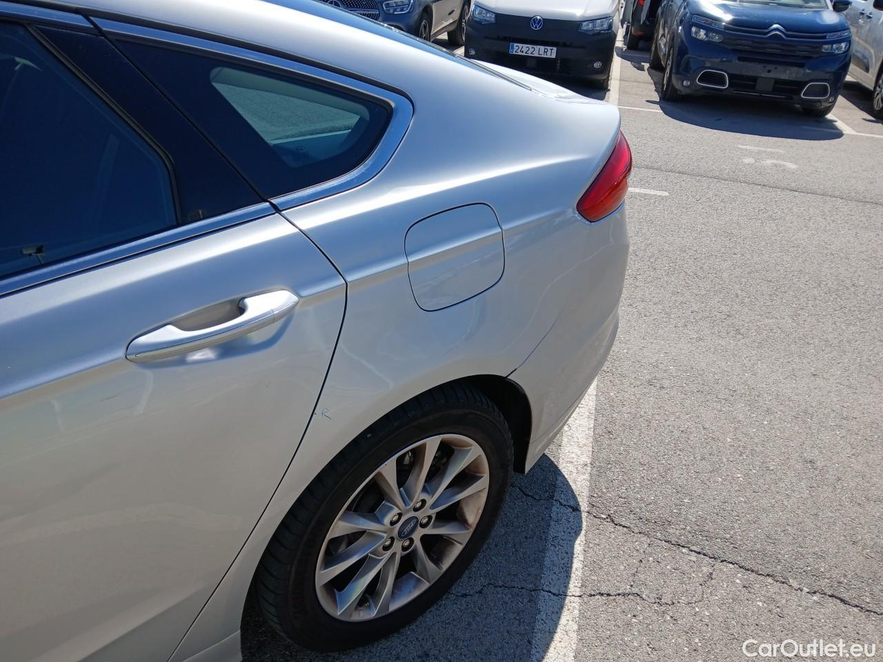  Ford  Mondeo FORD  / 2014 / 5P / berlina con portón 2.0 TDCi 110kW (150CV) Titanium 235 #18