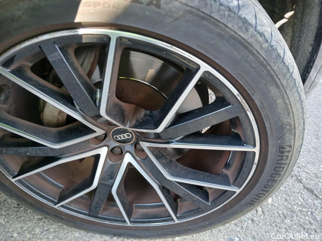  Audi  Q8 AUDI  / 2018 / 5P / todoterreno 55 TFSIe 280kW Black L quattro tiptronic #35