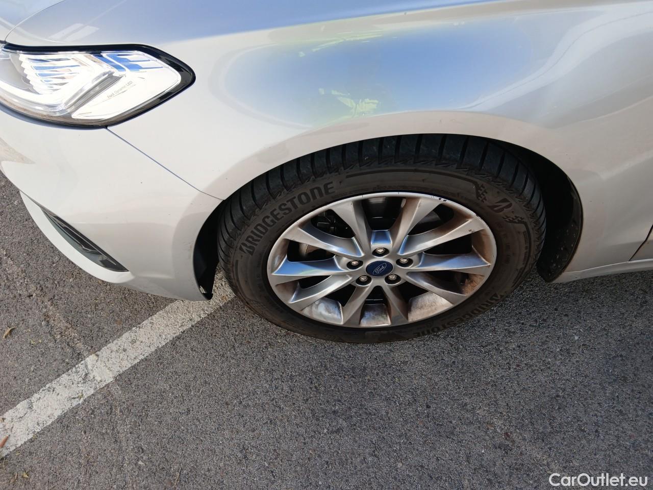  Ford  Mondeo FORD  / 2014 / 5P / berlina con portón 2.0 TDCi 110kW (150CV) Titanium 235 #4