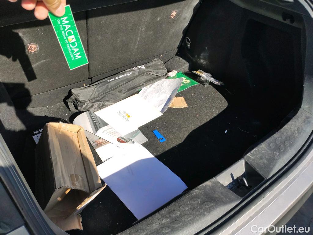 Toyota  C-HR TOYOTA  / 2016 / 5P / todoterreno 1.8 125H Advance (CX) #19