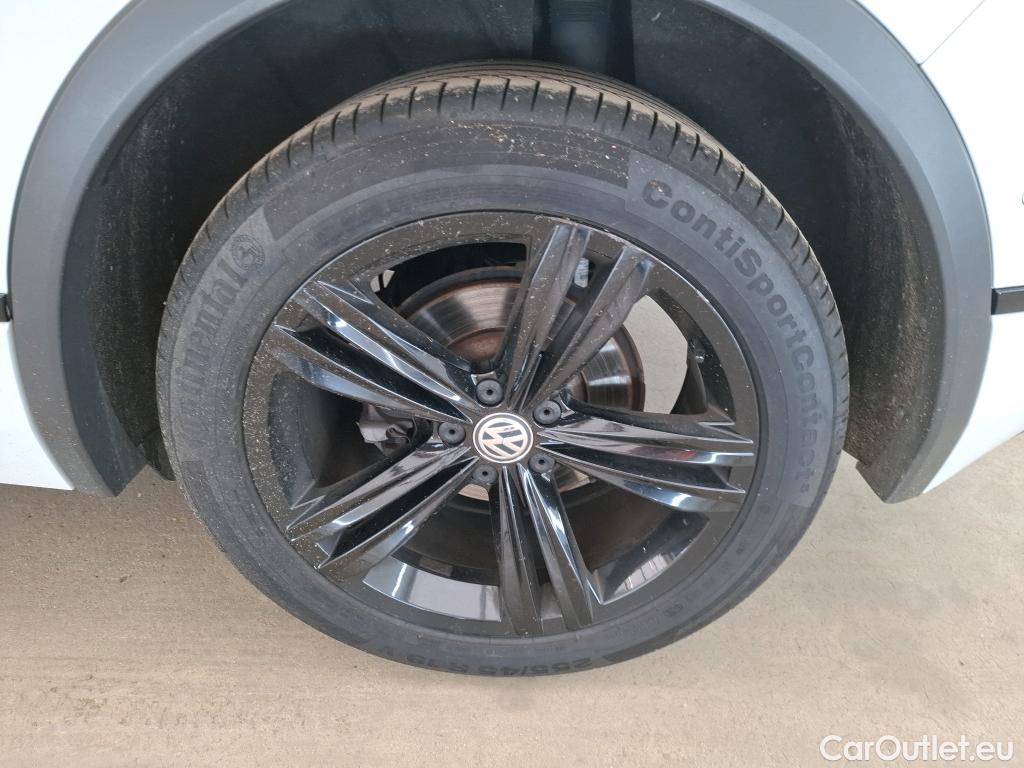  Volkswagen  Tiguan VOLKSWAGEN  / 2016 / 5P / SUV 2.0 TDI 150 DSG7 Black R-Line(SP) #3