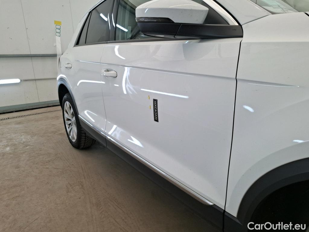  Volkswagen  T-ROC VOLKSWAGEN  / 2017 / 5P / SUV 1.5 TSI 150 EVO CARAT DSG7 #1