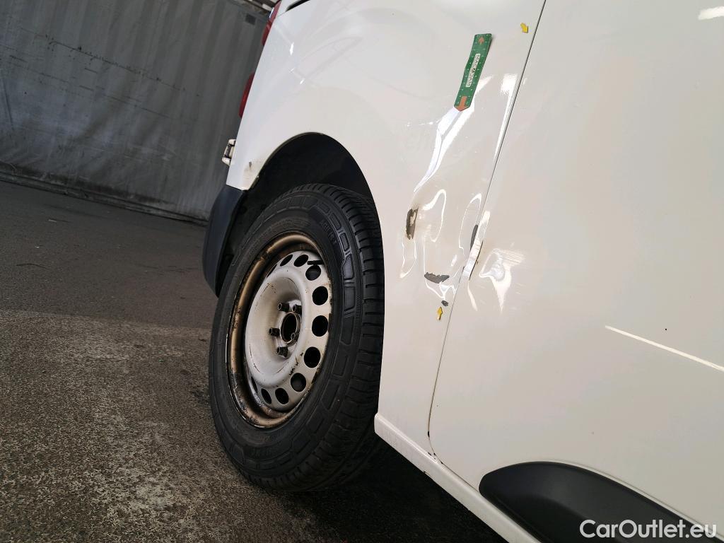  Peugeot  Expert PEUGEOT  / 2016 / 4P / Fourgon tôlé 1.5 BLUEHDI 120 S&S STANDARD PREMIUM #2