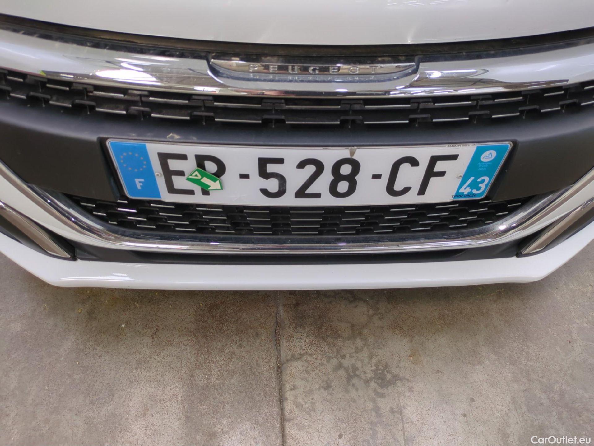  Peugeot  208  Allure Business 1.2 PureTech 110CV BVM5 E6 #2