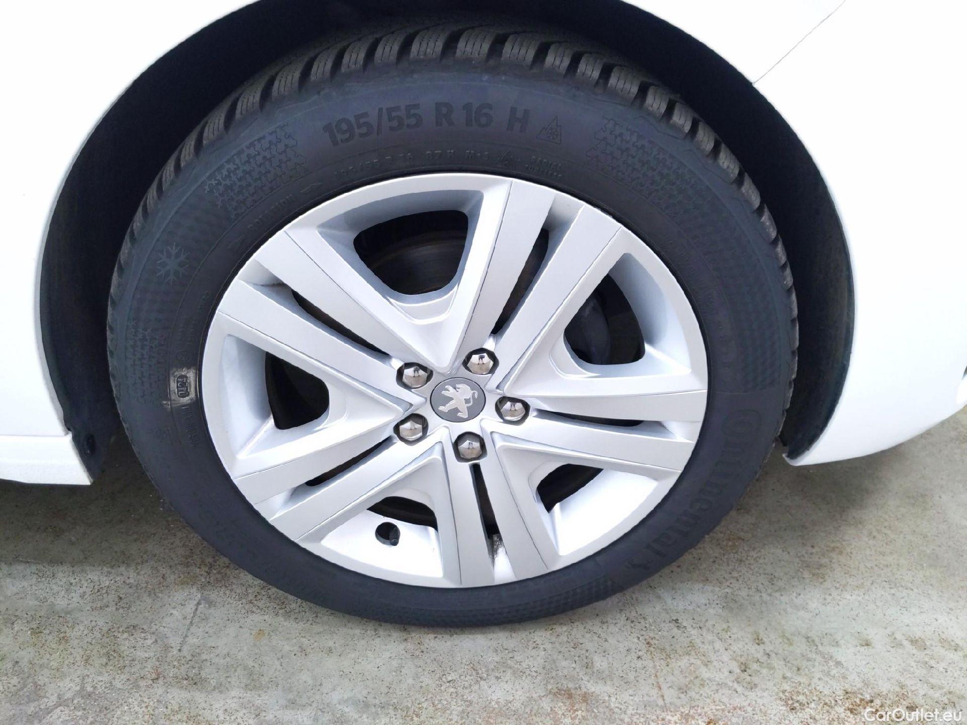  Peugeot  208  Allure Business 1.2 PureTech 110CV BVM5 E6 #7