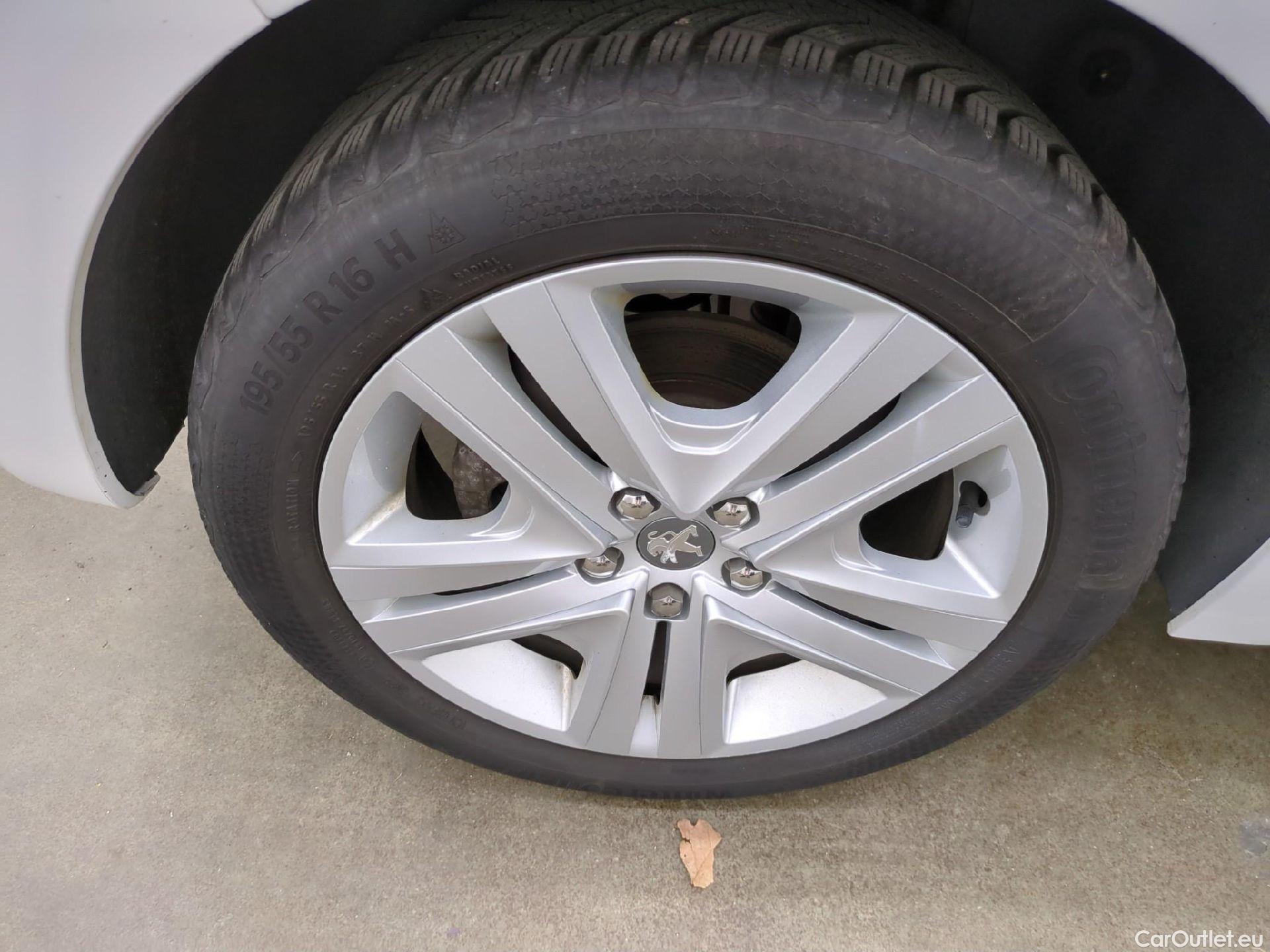  Peugeot  208  Allure Business 1.2 PureTech 110CV BVM5 E6 #7