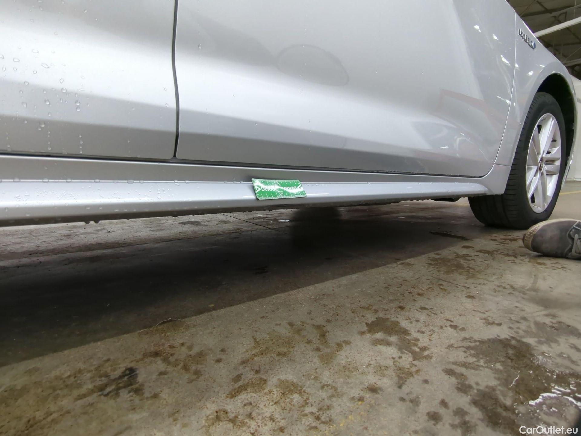  Toyota  Corolla TOYOTA  Touring Sports / 2018 / 5P / Break Hybride 184h Dynamic Business Stage Acad #16