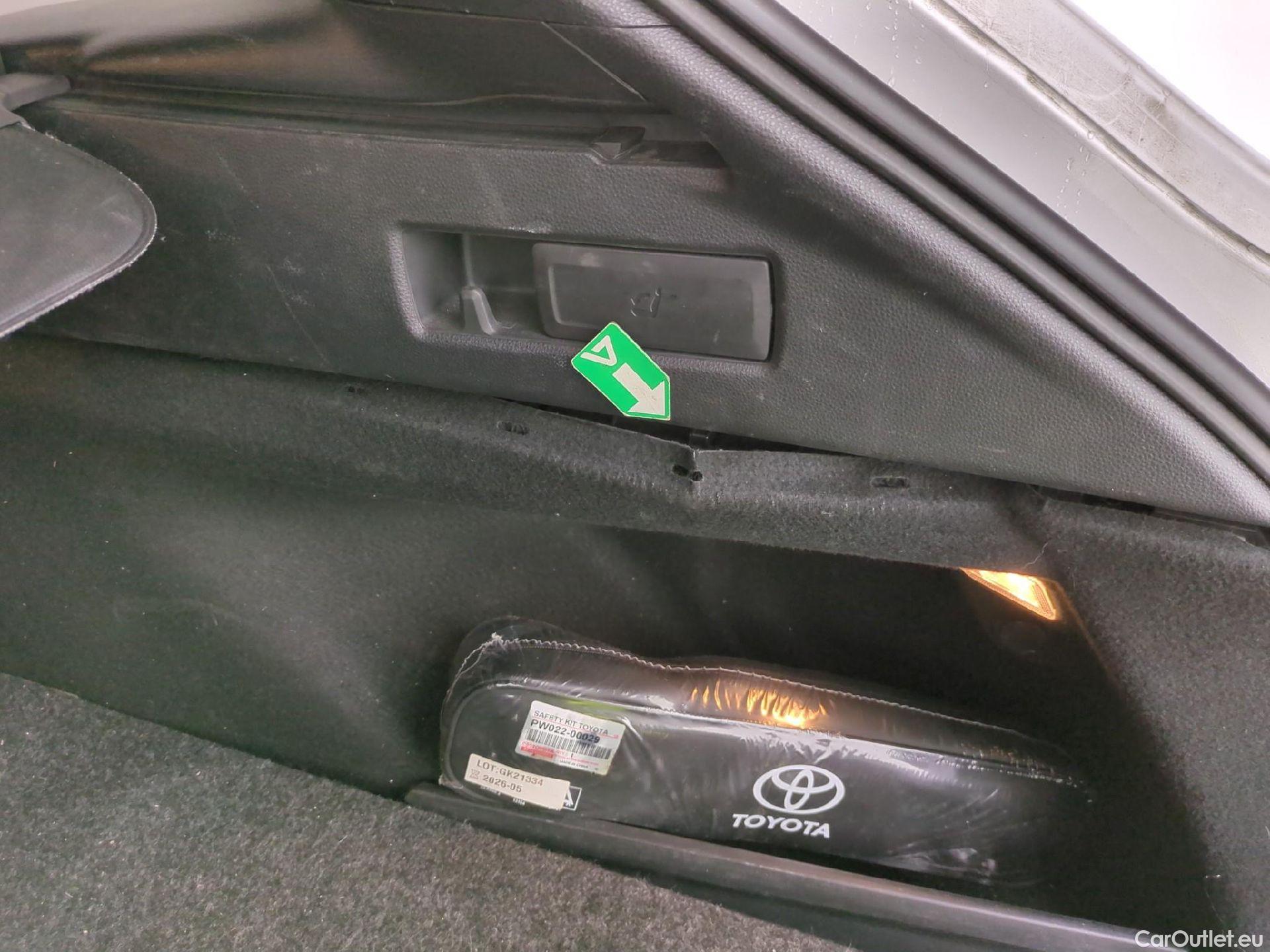  Toyota  Corolla TOYOTA  Touring Sports / 2018 / 5P / Break Hybride 122h Dynamic Business Stage Acad TVU #6