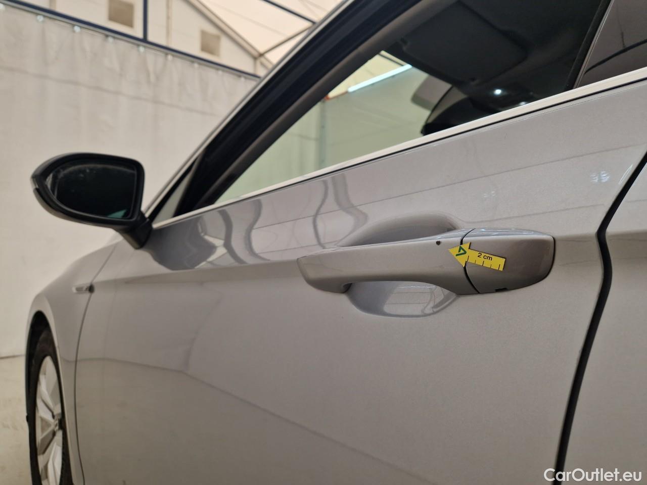  Volkswagen  Passat Comfortline 2.0 TDI DSG 150 CP #3