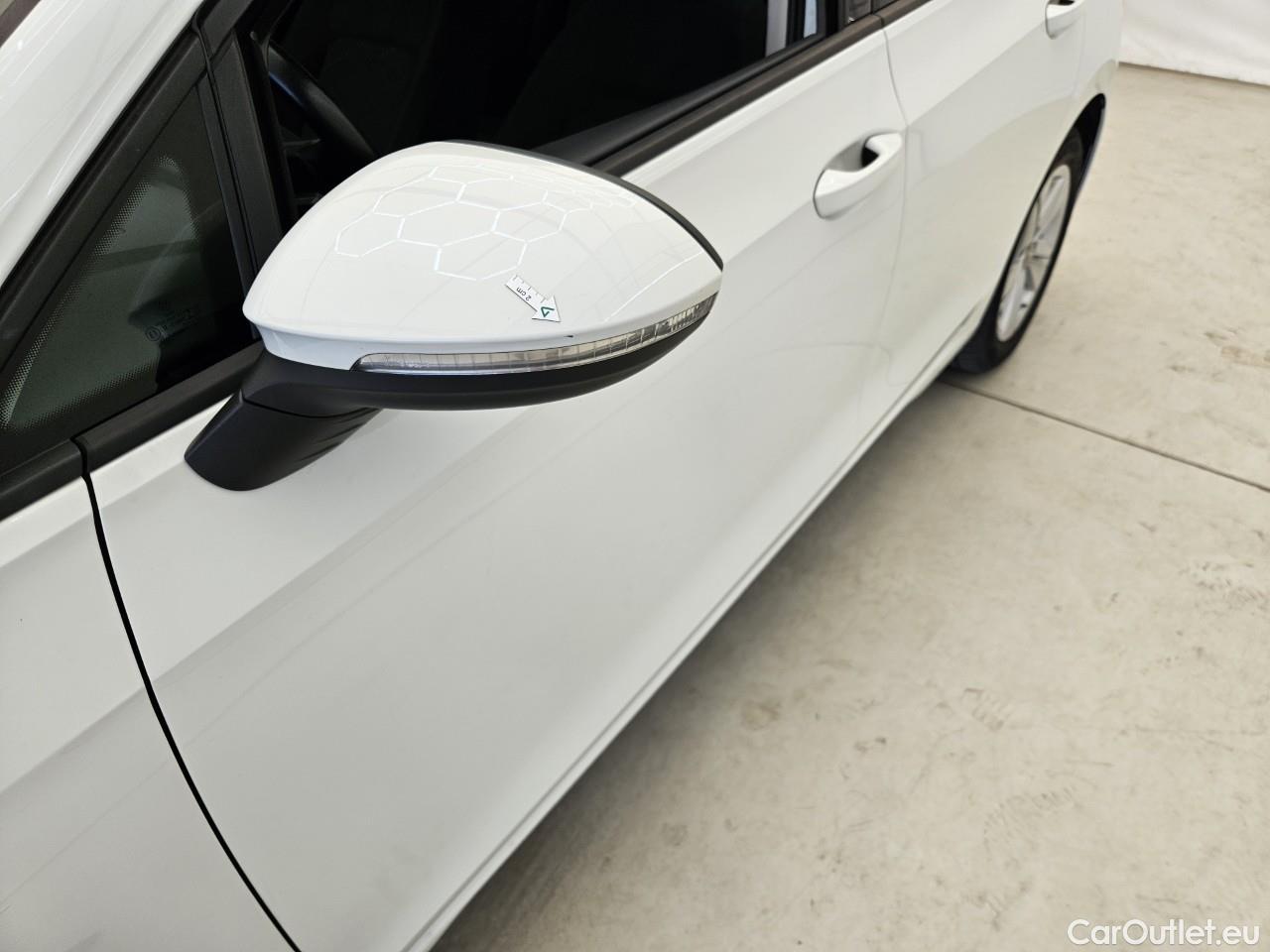  Volkswagen  Golf  Life 1.5 eTSI ACT DSG mild-Hybrid #3
